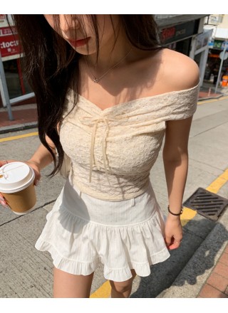 精緻度滿分！皺皺蕾絲花上衣